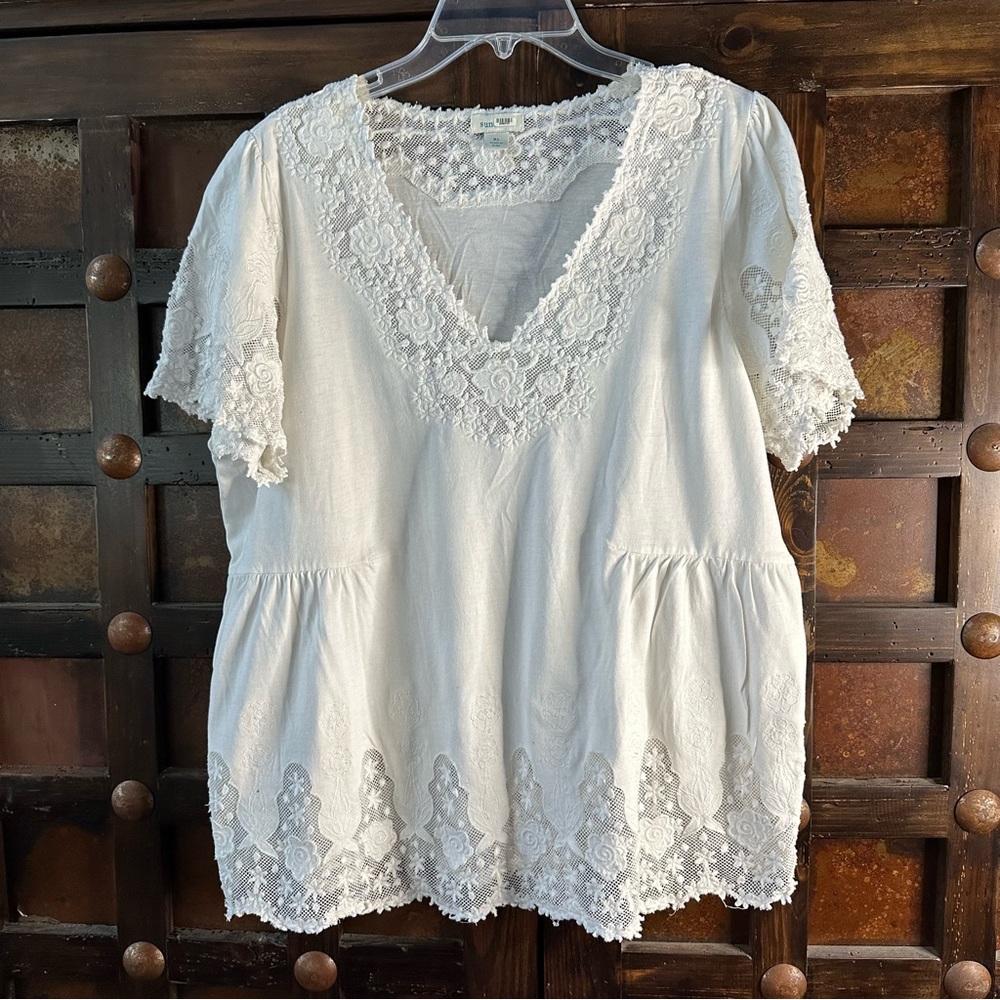 Sundance XL White Cotton Top w Gorgeous Floral Lace Accents